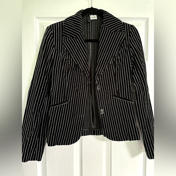 Black and White Striped Jacket - Picture 3 of 6